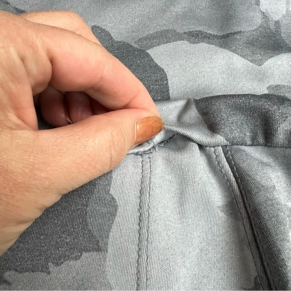 Athleta women’s grey camouflage print high rise leggings MT - Picture 10 of 10